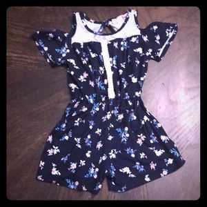 Romper! Adorable and in like 🆕 condition!